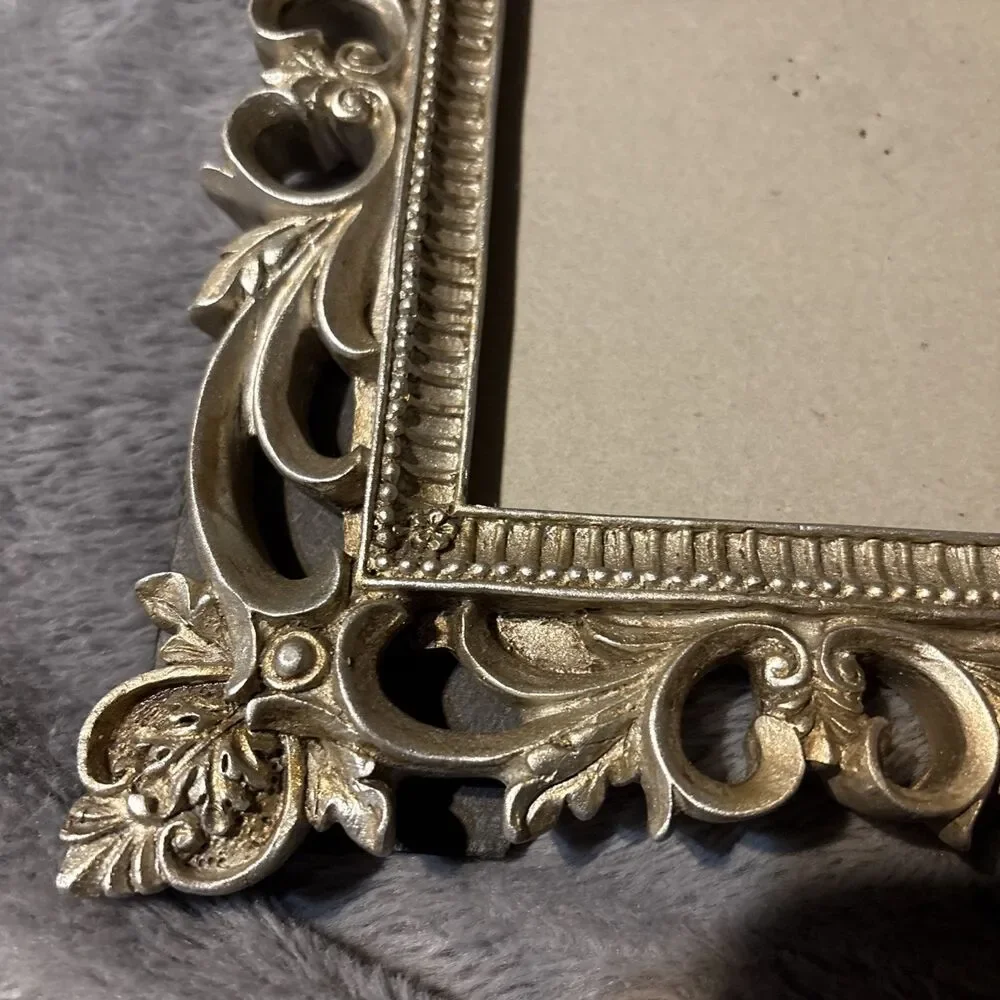 AZZURE Home Silver Ornate Picture Frame Resin Material 3.5
